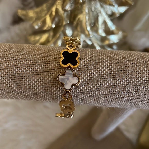 White and Black Gold 14K Goldplated & Cubic Zirconite Clover Bangle Bracelet - Picture 4 of 9